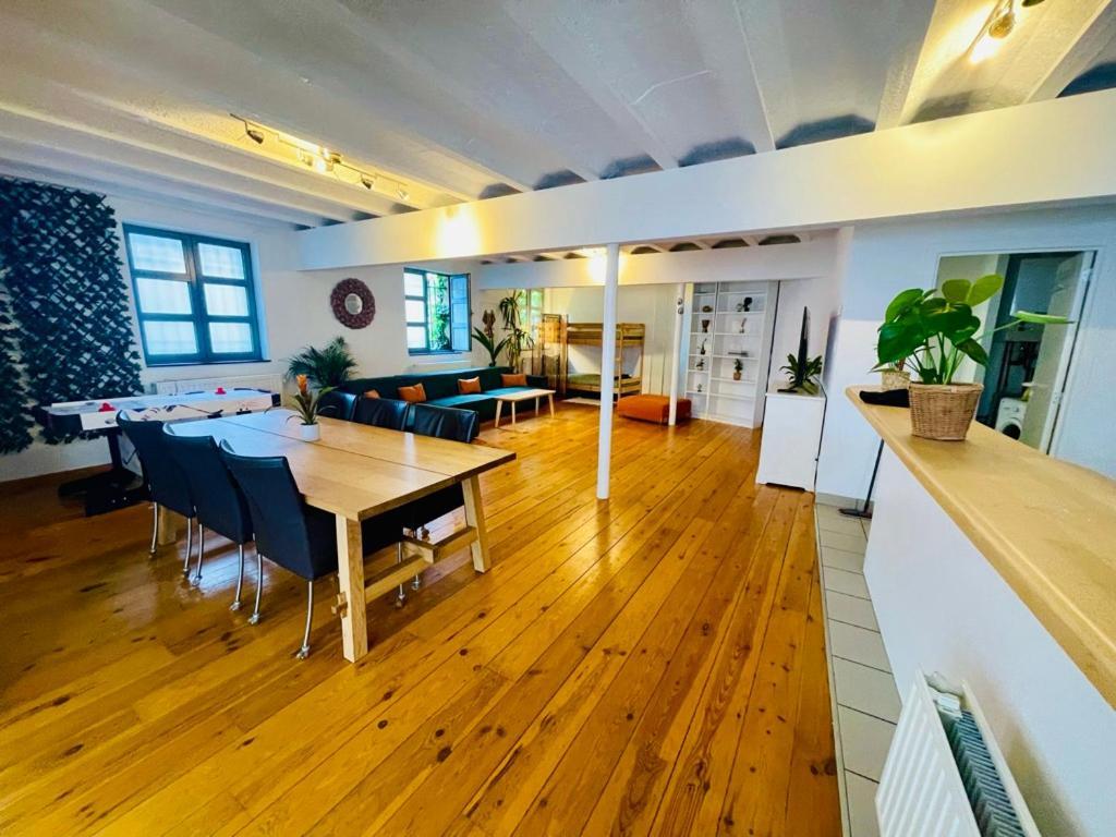 Down Town Oasis-Spacious Loft With Private Parking Brussel Bagian luar foto