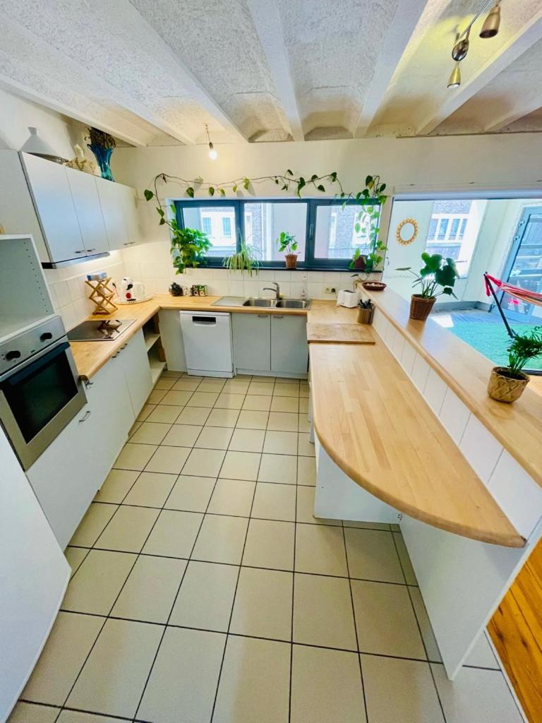 Down Town Oasis-Spacious Loft With Private Parking Brussel Bagian luar foto